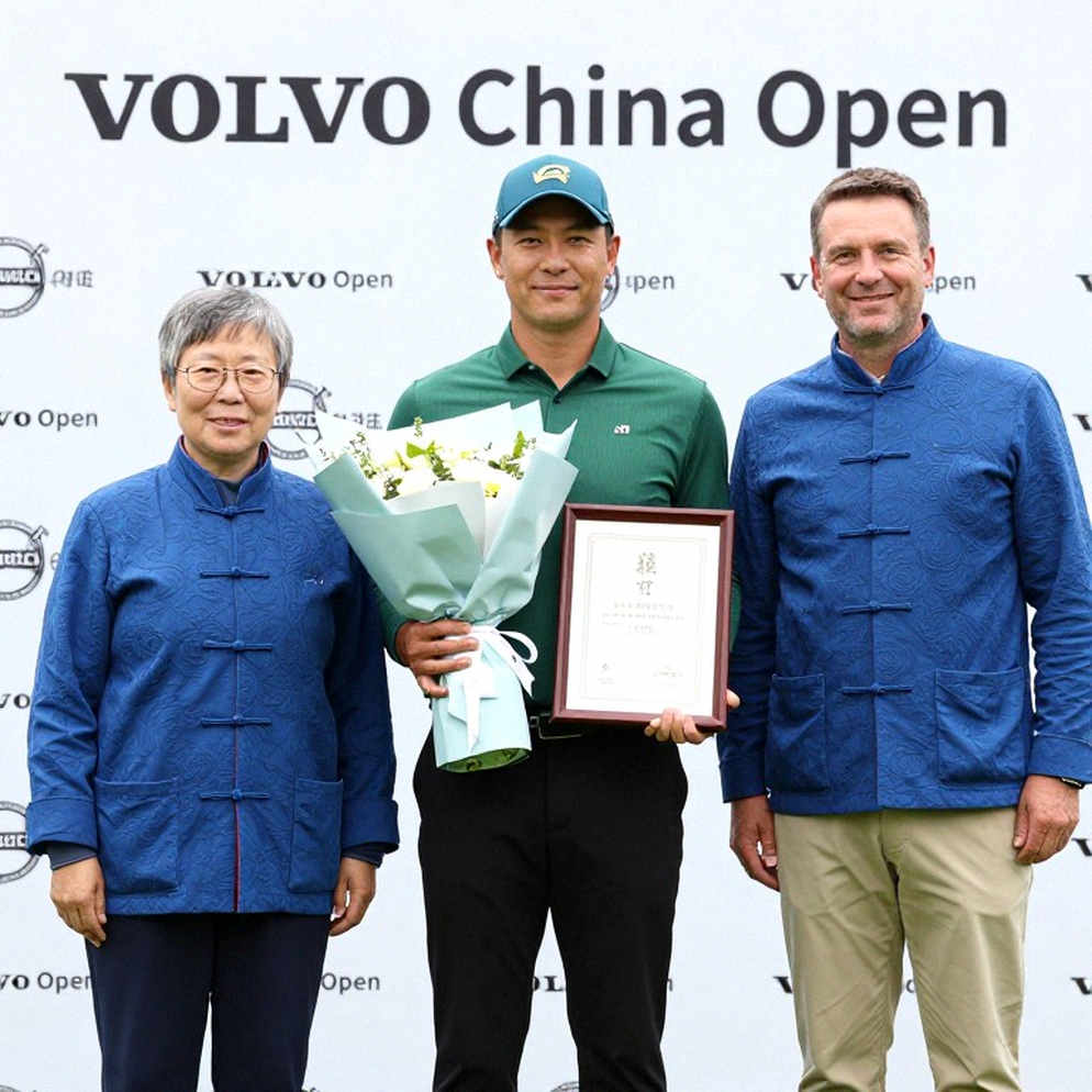 Cú chỉ tay lên khán đài: Khi golf trẻ Việt Nam học cách giữ nhịp
