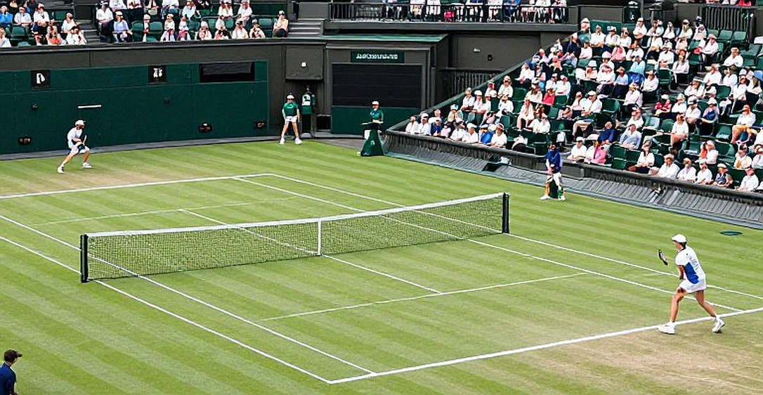 Khi huyền thoại cất lời và ngôi sao lặng lẽ rút lui: Federer, Ruud và những khoảng trống trên sân đấu
