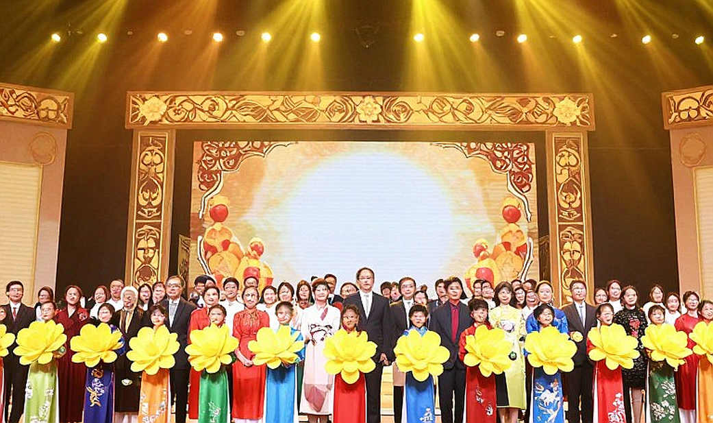 Khi sân khấu võ đài trống rỗng — Bài học từ những phân tích không có dữ liệu