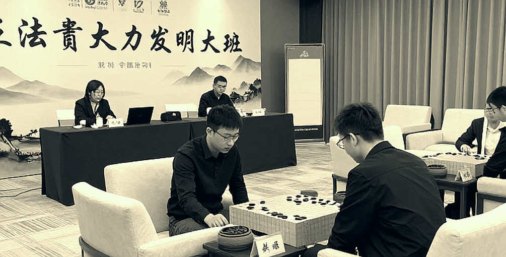 Daniel King cập nhật lý thuyết Najdorf: Năm biến chính trong Power Play 18